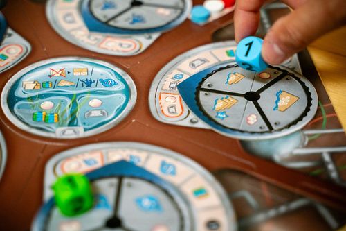 Aquaria Board Game with Microflora Promo — Capstone Games