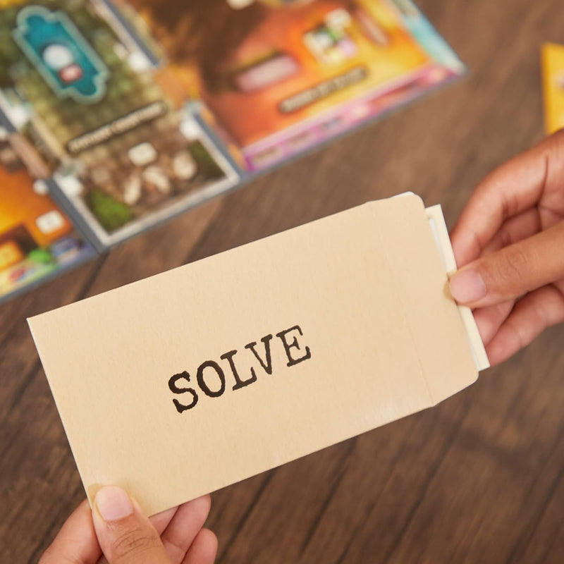 Clue Robbery At The Museum, An Escape & Solve Mystery Game [Board Game]